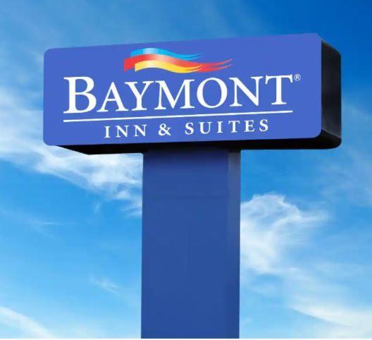 Baymont By Wyndham Holland - Toledo Hotel Exterior photo